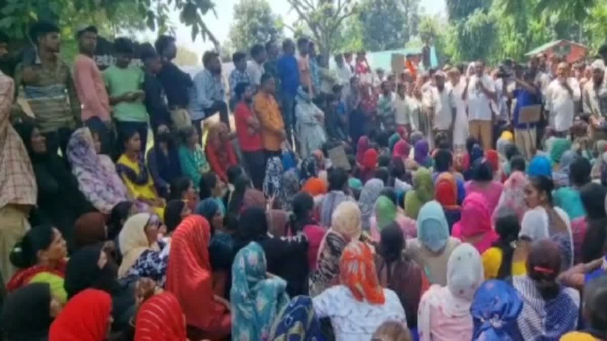 रामनगर में ग्रामीणों ने सरकार और वन विभाग के खिलाफ किया धरना प्रदर्शन