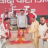 सपा कार्यकर्ताओं ने चौधरी चरण सिंह की 37वीं पुण्यतिथि मनाई